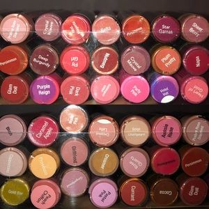 Lipsense lasts up to 18 hours